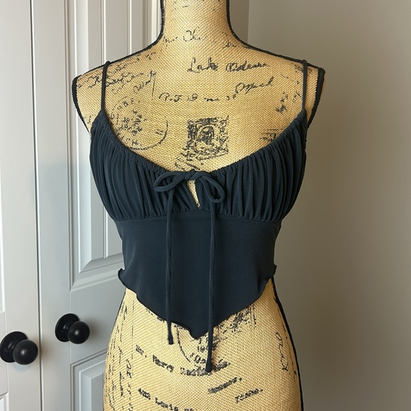 Urban Outfitters Crop top - Picture 1 of 6